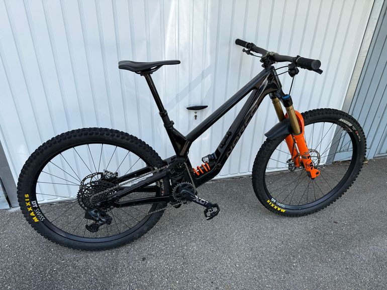 Used Norco Range C1 2023 2023 Mountainbike, Black — image 3 of 11