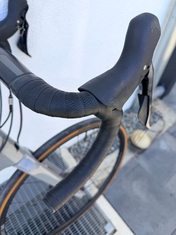 Canyon Ultimate CF SL 7 Disc 2022 2022 Road & Gravel usato, Grigio chiaro — immagine 7 di 10