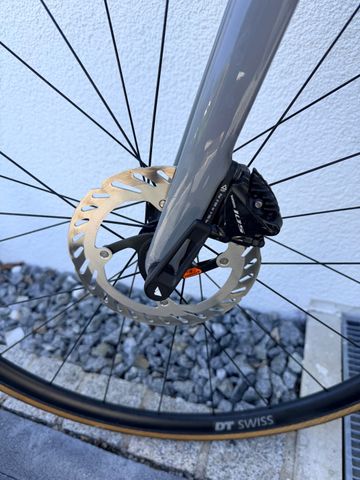 Canyon Ultimate CF SL 7 Disc 2022 2022 Road & Gravel usato, Grigio chiaro — immagine 8 di 10