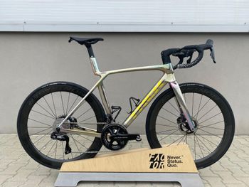 Used TREK MADONE SLR 900 Series 2024 Road & Gravel
