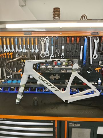 Used Scott Foil RC 30 2024 Frameset 2024 Road & Gravel, White — image 2 of 5