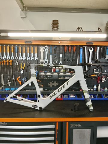Used Scott Foil RC 30 2024 Frameset 2024 Road & Gravel, White — image 1 of 5