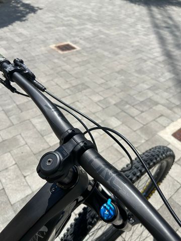 Used Trek Fuel EX 9.7 2022 2022 Mountainbike, Black — image 6 of 16