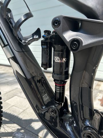 Used Trek Fuel EX 9.7 2022 2022 Mountainbike, Black — image 12 of 16
