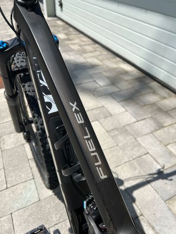 Used Trek Fuel EX 9.7 2022 2022 Mountainbike, Black — image 4 of 16
