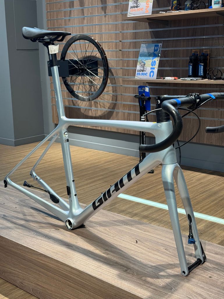 Tweedehands Giant TCR Advanced Pro, Disc Frameset 2022 Frameset 2022 Road & Gravel — afbeelding 3 van 4