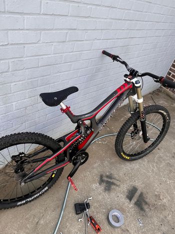 Used Santa Cruz V10 Shimano XTR 2017 Mountainbike, Red — image 4 of 7