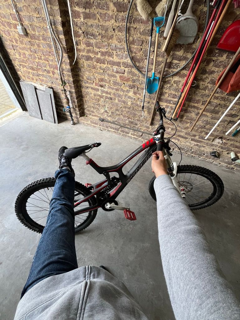 Used Santa Cruz V10 Shimano XTR 2017 Mountainbike, Red — image 7 of 7