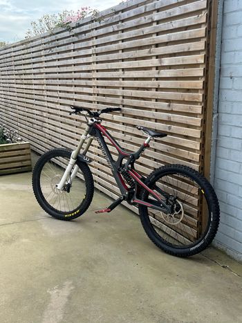 Used Santa Cruz V10 Shimano XTR 2017 Mountainbike, Red — image 6 of 7