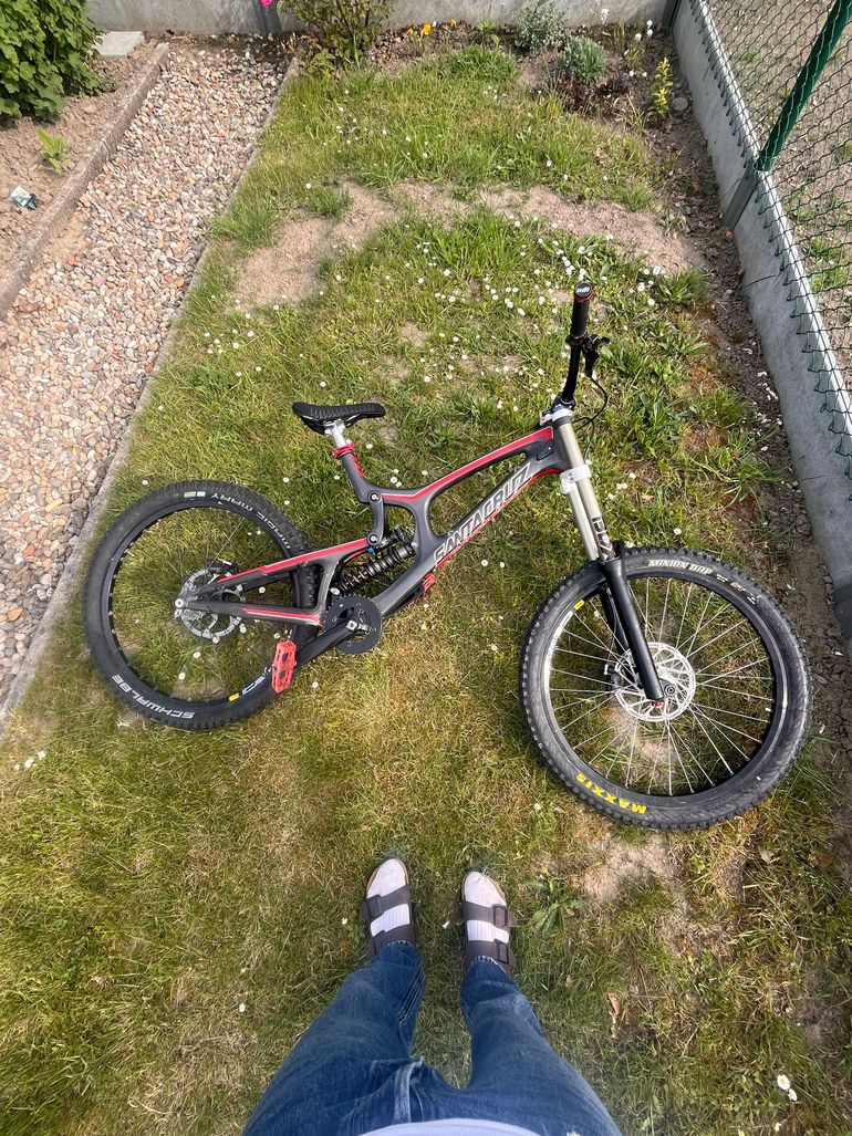 Used Santa Cruz V10 Shimano XTR 2017 Mountainbike, Red — image 2 of 7