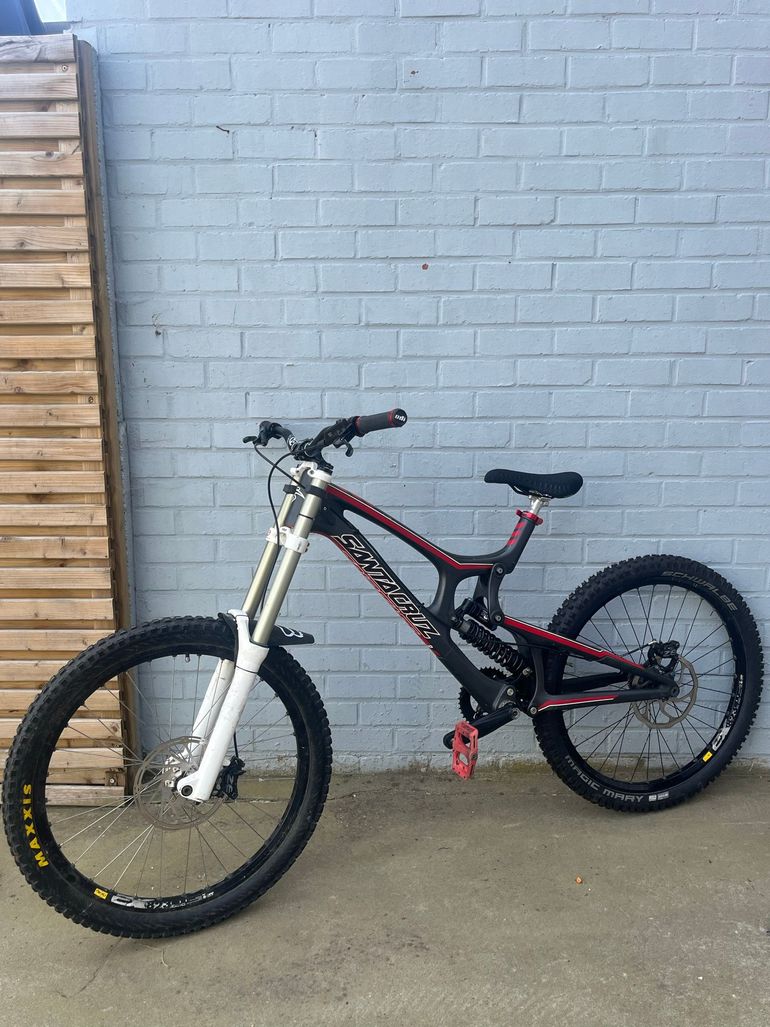 Used Santa Cruz V10 Shimano XTR 2017 Mountainbike, Red — image 5 of 7