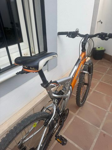 Used DECATHLON Custom Shimano Deore XT 2010 Mountainbike, Orange — image 8 of 10