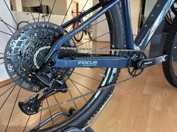 Gebrauchtes Focus Raven 8.7 2025 Mountainbike, Blau — Bild 2 von 3
