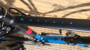 CUBE ATTAIN GTC Race 2017 2017 Road & Gravel usato, Blu — immagine 9 di 10