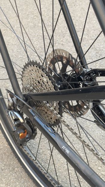 Używany Giant Explore Shimano Deore XT 2022 Urban — zdjęcie 4 z 8