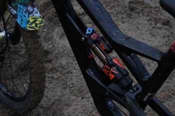 Gebrauchtes YT Custom SRAM X01 Eagle AXS 2017 Mountainbike, Schwarz — Bild 3 von 6