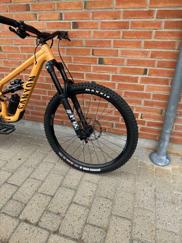 Tweedehands Canyon Spectral Shimano Dura Ace 2024 Mountainbike — afbeelding 4 van 15