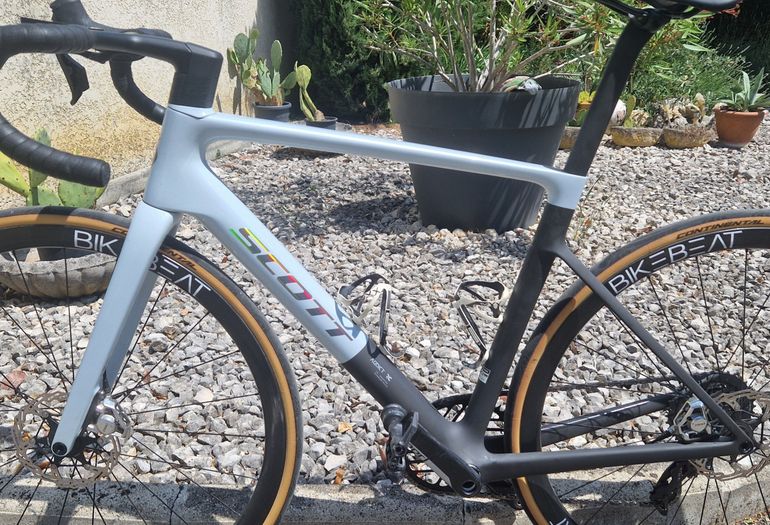 Scott Addict RC Pro 2025 Frameset 2025 Road & Gravel usato, Bianco — immagine 3 di 3
