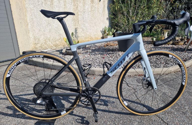 Scott Addict RC Pro 2025 Frameset 2025 Road & Gravel usato, Bianco — immagine 2 di 3