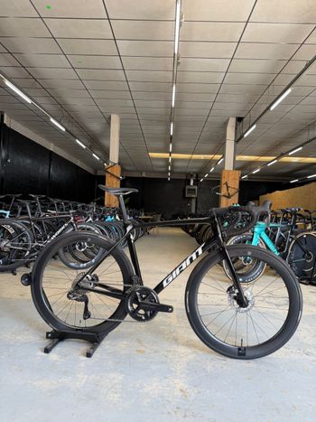 Käytetty Giant TCR Advanced Pro Disc 0 Di2 2023 2023 Road & Gravel