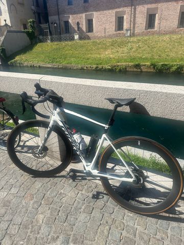 Tweedehands Giant Defy Advanced 1 2022 2022 Road & Gravel — afbeelding 4 van 5