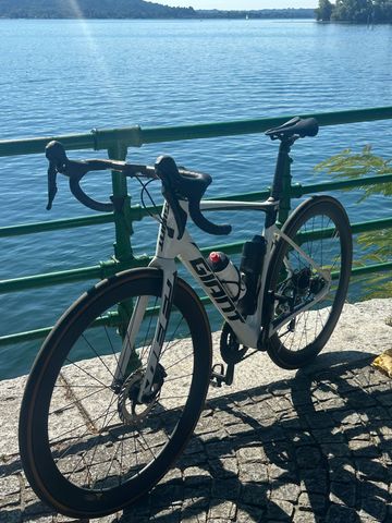 Giant Defy Advanced 1 2022 2022 Road & Gravel usato