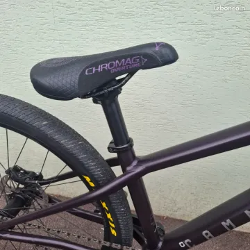 Used Commencal Absolut 2026 Mountainbike, Purple — image 5 of 9