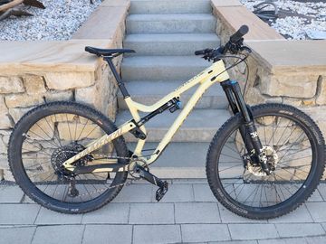 Brugt Commencal META AM 29 ESSENTIAL FOX 2019 2019 MTB
