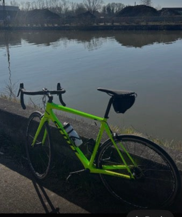 Used Scott Addict SL 2017 2017 Road & Gravel, Green — image 2 of 10
