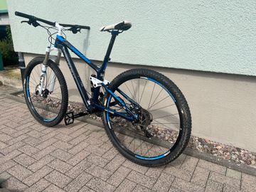 Trek Fuel EX 9.7 29 2014 2014 Mountainbike usato, Blu — immagine 2 di 16