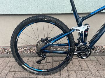 Trek Fuel EX 9.7 29 2014 2014 Mountainbike usato, Blu — immagine 9 di 16