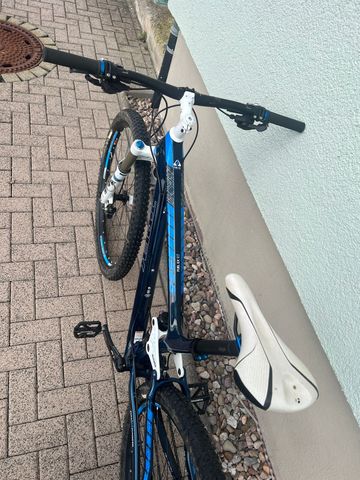 Trek Fuel EX 9.7 29 2014 2014 Mountainbike usato, Blu — immagine 7 di 16