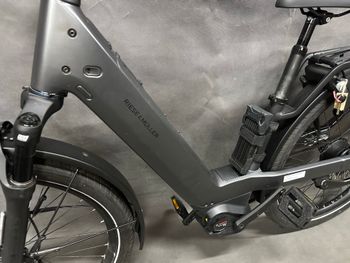 Riese & Müller Nevo Enviolo Hub Gear 2026 Urban usato, Grigio chiaro — immagine 13 di 17