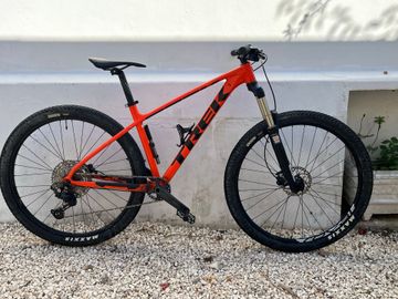 Used Trek Marlin Shimano Deore 2019 Mountainbike, Orange — image 1 of 8