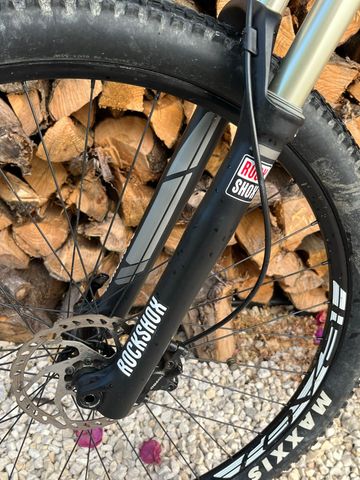 Used Trek Marlin Shimano Deore 2019 Mountainbike, Orange — image 6 of 8