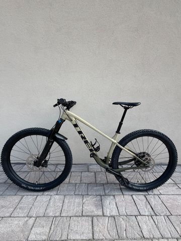 Used Trek Roscoe 9 2023 2023 Mountainbike, Green, 29 — image 1 of 6