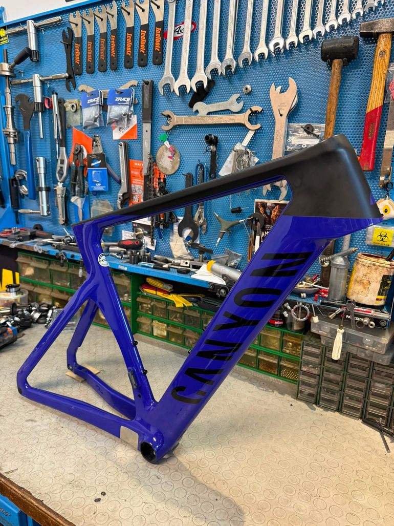 Canyon Aeroad CF SLX 8 2023 Frameset 2023 Road & Gravel usato, Blu — immagine 2 di 16