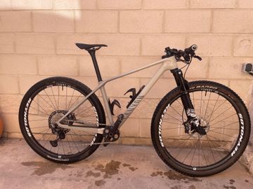 Used Canyon Exceed CF 7 2023 2023 Mountainbike, Light Gray, 29 — image 1 of 3