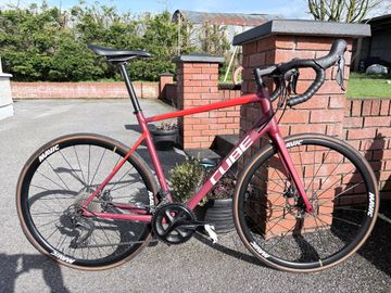 Tweedehands CUBE Attain Shimano 105 2021 Road & Gravel — afbeelding 1 van 7