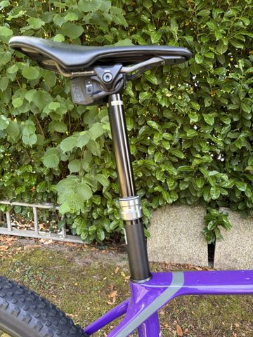 Gebrauchtes Canyon Exceed CF SLX CLLCTV 2024 2024 Mountainbike, Violett, 29 — Bild 4 von 8
