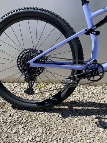 Used Specialized Epic 8 EVO Comp 2024 2024 Mountainbike, Purple, 29 — image 2 of 7