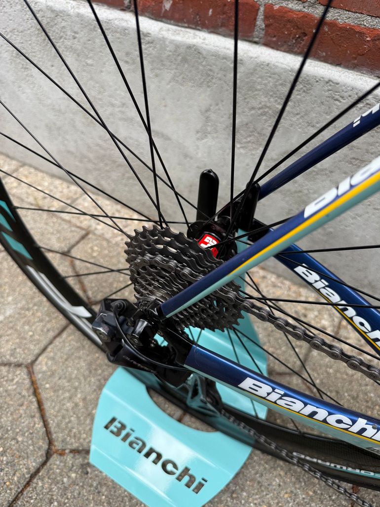 Used Bianchi Oltre Shimano Dura Ace Di2 2016 Road & Gravel, Green — image 10 of 16