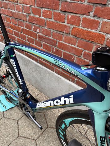 Used Bianchi Oltre Shimano Dura Ace Di2 2016 Road & Gravel, Green — image 8 of 16