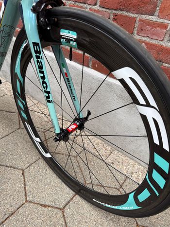 Used Bianchi Oltre Shimano Dura Ace Di2 2016 Road & Gravel, Green — image 4 of 16