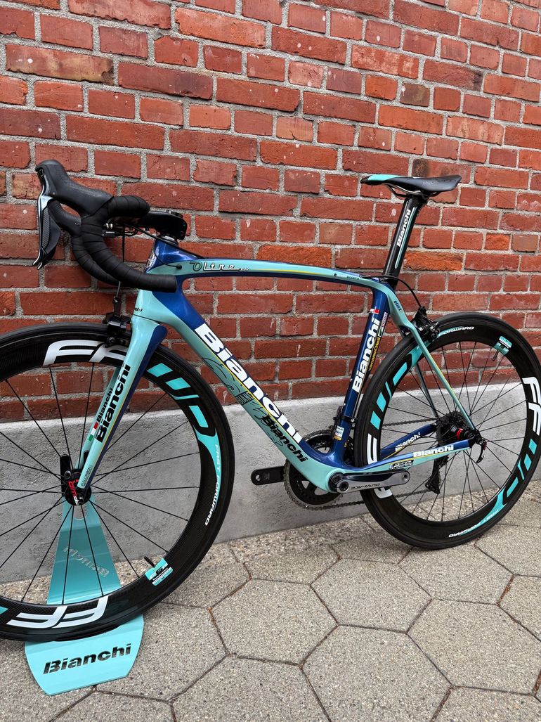 Used Bianchi Oltre Shimano Dura Ace Di2 2016 Road & Gravel, Green — image 13 of 16