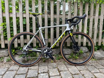 Gebrauchtes Scott Addict RC Pro Disc 2019 2019 Road & Gravel, Hellgrau — Bild 1 von 6