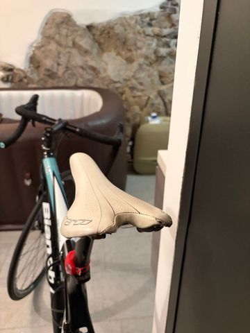 Used Bianchi Vertigo Veloce 2013 2013 Road & Gravel, Blue — image 9 of 9