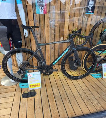 Tweedehands Bianchi Specialissima RC 2026 2026 Road & Gravel — afbeelding 1 van 10