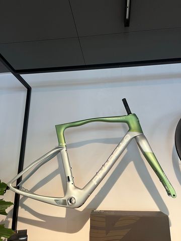 Pinarello Crossista F9 2025 Frameset 2025 Road & Gravel usato