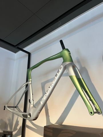 Pinarello Crossista F9 2025 Frameset 2025 Road & Gravel d'occasion — image 2 sur 6